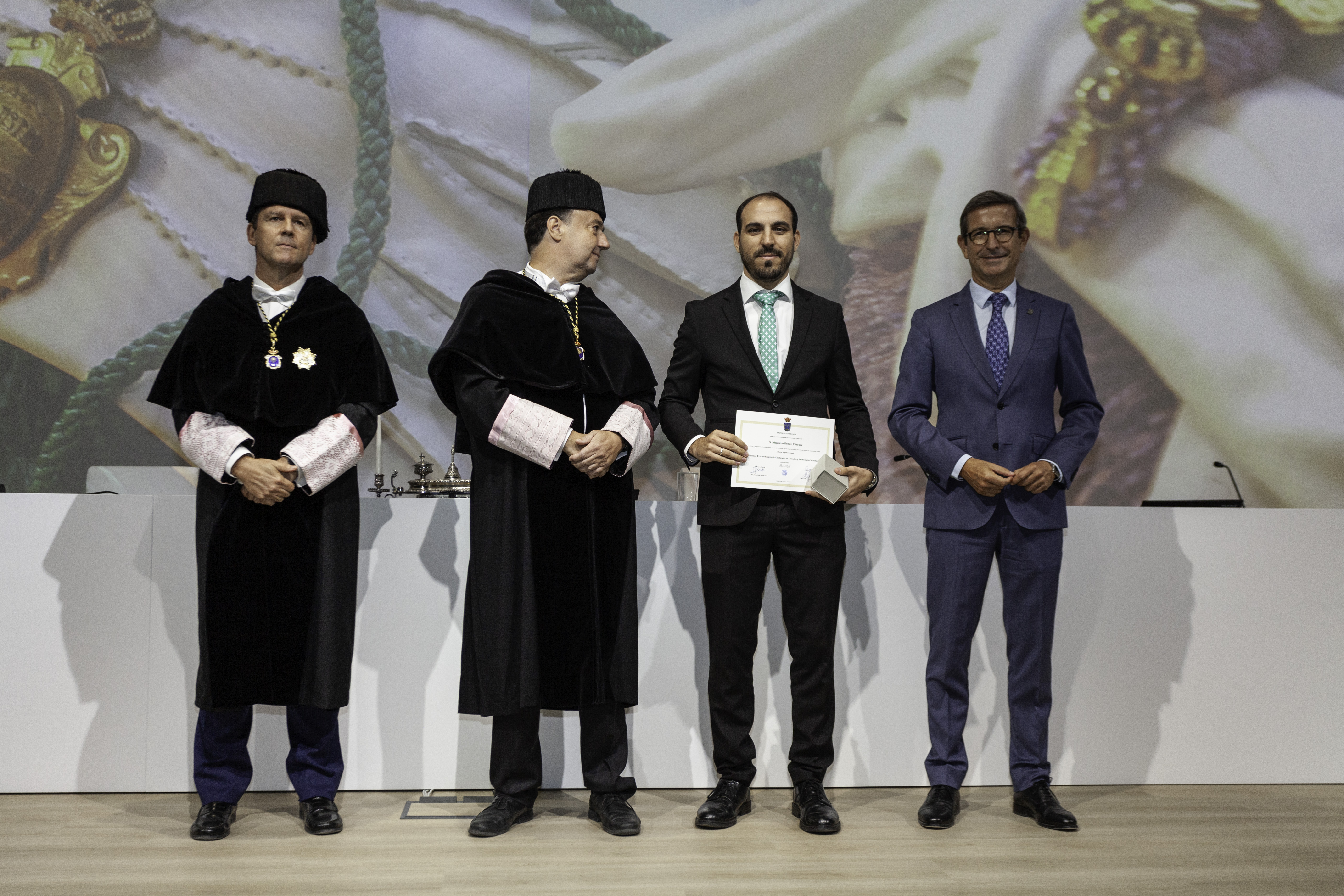 Extraordinary Doctoral Thesis Award